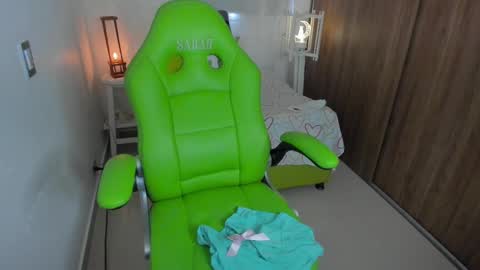 Lisa  online show from February 17, 3:11 pm