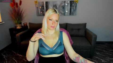 lisa_merritt online show from June 5, 6:52 am