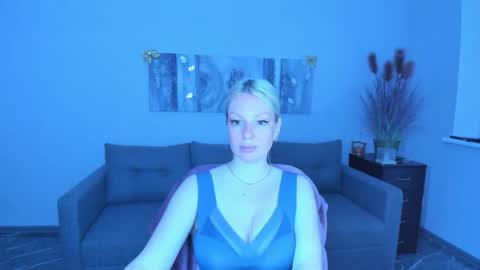 lisa_merritt online show from June 3, 5:43 am