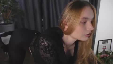 Snapshot of lisa_schiele chatting on October 21, 8:34 pm Elisabeth or Lisa online show from October 21, 8:34 pm