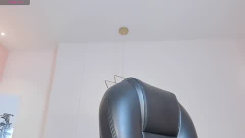 Lisa  Flowers online show from June 13, 10:58 am