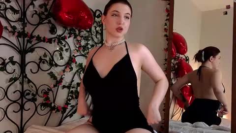 Snapshot of lisavamp chatting on February 15, 11:25 pm LisaVamp online show from February 15, 11:25 pm