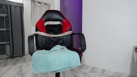 lis y andy online show from November 13, 8:17 am