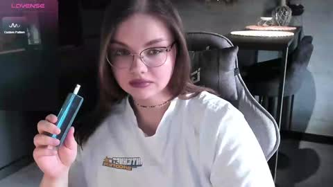 Snapshot of little_bambii_ chatting on January 20, 10:51 am Eva online show from January 20, 10:51 am