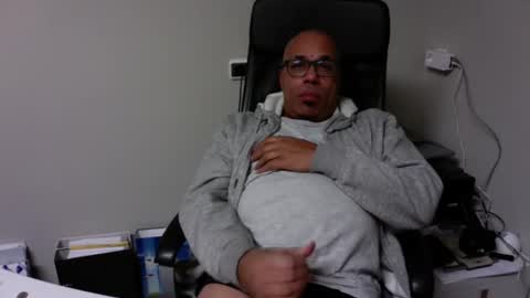 Snapshot of little_buddha chatting on December 15, 10:37 pm Pure Black Power online show from December 15, 10:37 pm