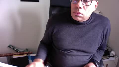 Snapshot of little_buddha chatting on January 6, 11:18 am Pure Black Power online show from January 6, 11:18 am