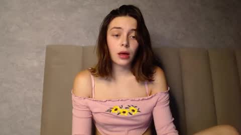 Snapshot of little_mia__ chatting on October 21, 9:18 pm Mia   Im online every day 1530 PM in New York  2030 PM in London online show from October 21, 9:18 pm