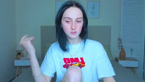 little_mollee online show from November 14, 4:20 pm