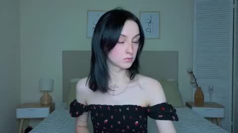 Snapshot of little_mollee chatting on October 22, 12:40 pm little_mollee online show from October 22, 12:40 pm