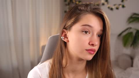 Kiki online show from September 30, 2:49 pm