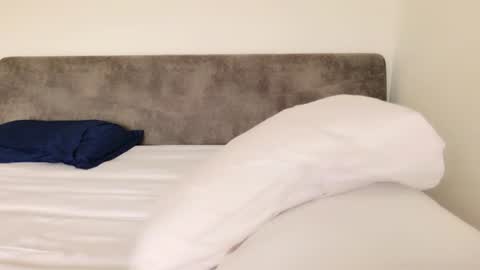 hey im anna online show from June 24, 5:14 am