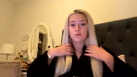 Littleblonde010 online show from November 16, 7:38 pm