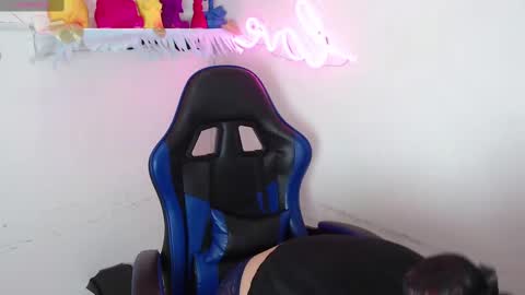 Angel  online show from November 20, 7:33 pm