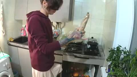 littlehappines online show from November 19, 9:35 pm