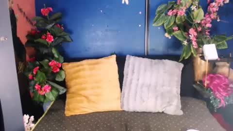 littleindianmilf online show from February 25, 8:40 am