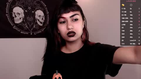 Snapshot of littleluciferrr chatting on October 31, 1:50 am Lucifer online show from October 31, 1:50 am