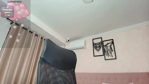 Snapshot of littlemolly_pregnant chatting on October 18, 11:20 pm Sarahs Room online show from October 18, 11:20 pm