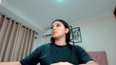 Snapshot of littlemolly_pregnant chatting on February 20, 11:54 pm Sarahs Room online show from February 20, 11:54 pm