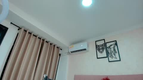 Snapshot of littlemolly_pregnant chatting on February 27, 1:30 am Sarahs Room online show from February 27, 1:30 am