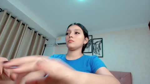 Snapshot of littlemolly_pregnant chatting on March 5, 12:05 am Sarahs Room online show from March 5, 12:05 am