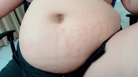 Snapshot of littlemolly_pregnant chatting on October 23, 9:48 pm Sarahs Room online show from October 23, 9:48 pm