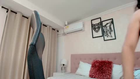 Snapshot of littlemolly_pregnant chatting on September 18, 9:41 pm Sarahs Room online show from September 18, 9:41 pm