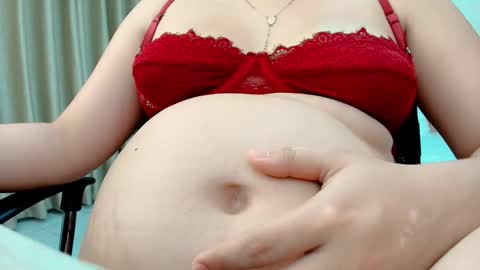 Snapshot of littlemolly_pregnant chatting on September 13, 11:40 pm Sarahs Room online show from September 13, 11:40 pm