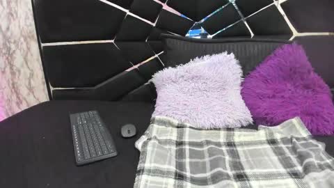 Snapshot of littlesussyy chatting on September 16, 12:18 pm Sussy  online show from September 16, 12:18 pm