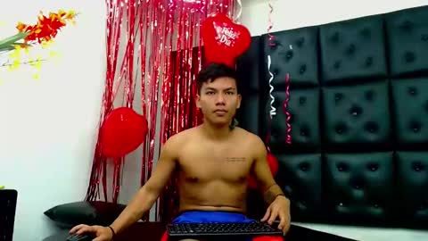 littletommy01 online show from February 15, 11:14 pm