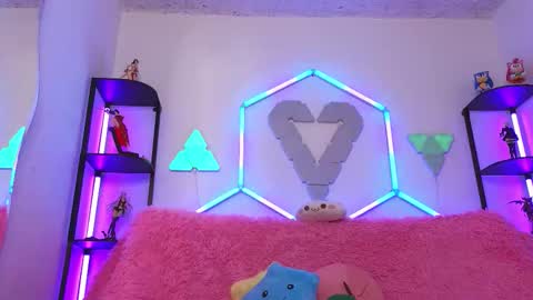 littlevixen18 online show from November 12, 2:19 pm