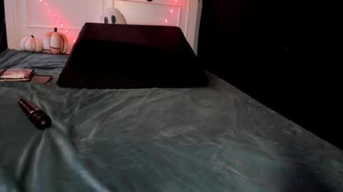 Snapshot of livinsubspace chatting on November 1, 11:37 pm Liv online show from November 1, 11:37 pm