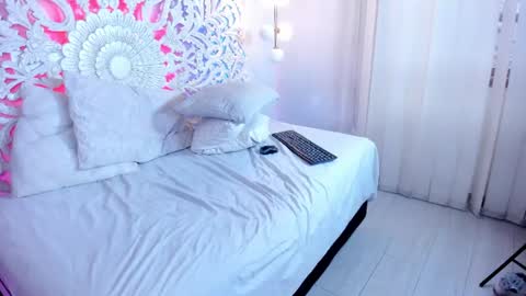 liz_98_ online show from August 6, 12:58 pm