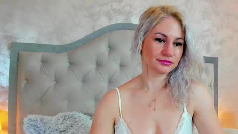 Liz Camryn online show from December 2, 7:40 am