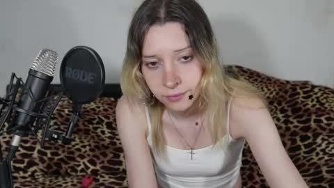 lizgein online show from November 24, 1:48 am