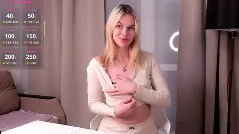 lizz or lisa online show from June 29, 8:19 pm