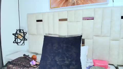 Snapshot of lizz_tender chatting on October 6, 12:23 pm Lizz  online show from October 6, 12:23 pm