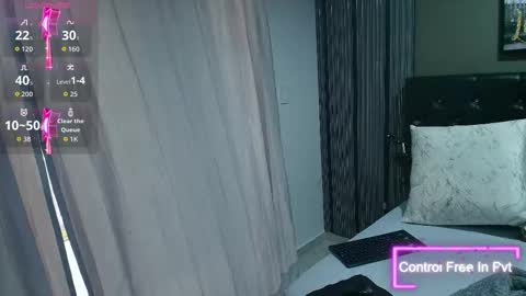 Snapshot of lizz_tender chatting on October 3, 12:02 pm Lizz  online show from October 3, 12:02 pm