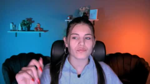 lizzie_boom online show from October 19, 9:25 am