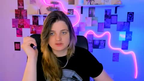 lizzie_boom online show from May 10, 7:20 pm