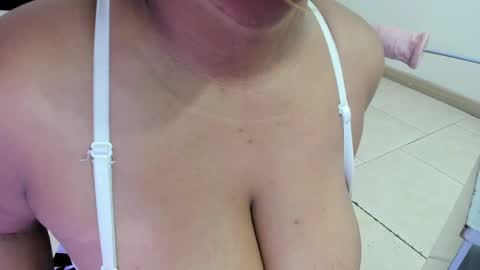 lizzie_williamss online show from April 30, 4:06 am