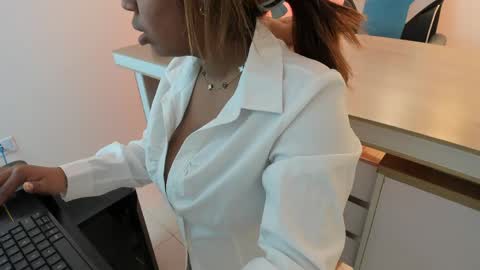 lizzie_williamss online show from June 3, 3:20 am
