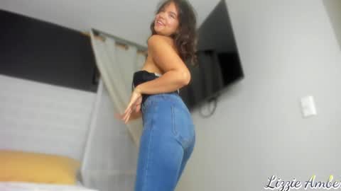 lizzieamber online show from December 28, 8:26 am