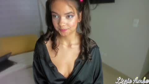 lizzieamber online show from December 29, 8:22 am