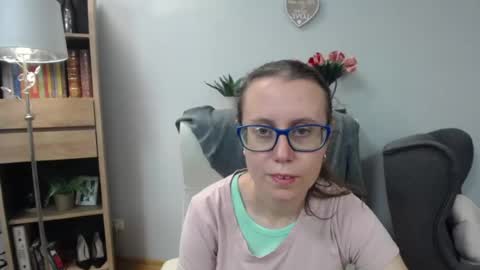 Lizzy online show from June 17, 4:39 am