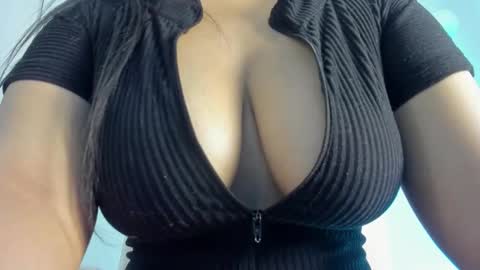 lizzyponcee online show from February 23, 6:54 pm