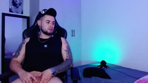 lliamm 2 online show from July 17, 5:31 am