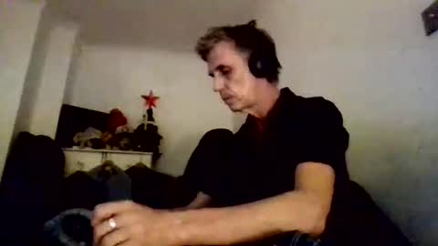 ellbee online show from October 19, 9:30 pm