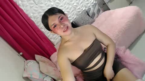 Snapshot of lobotara69 chatting on March 5, 3:40 am Thea online show from March 5, 3:40 am