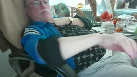 Snapshot of loewe39238 chatting on January 18, 10:28 am loewe39238 online show from January 18, 10:28 am