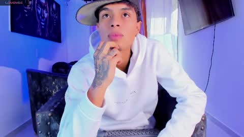 logan_crown online show from June 15, 9:51 pm